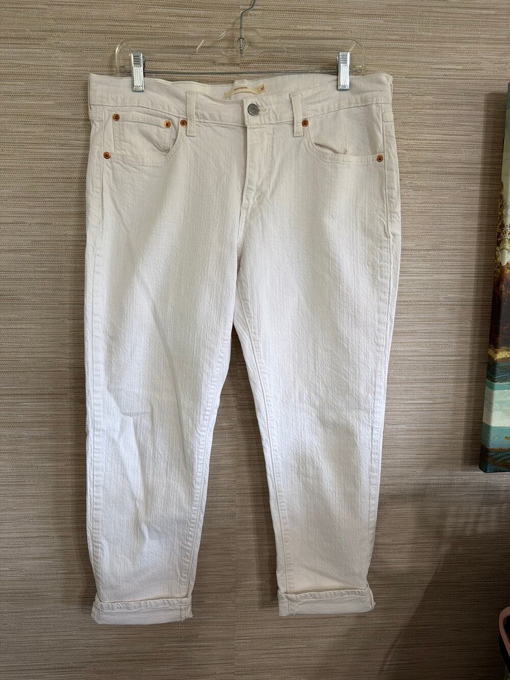Levi's White Jean Capri Pants size 30 Boyfriend Fit